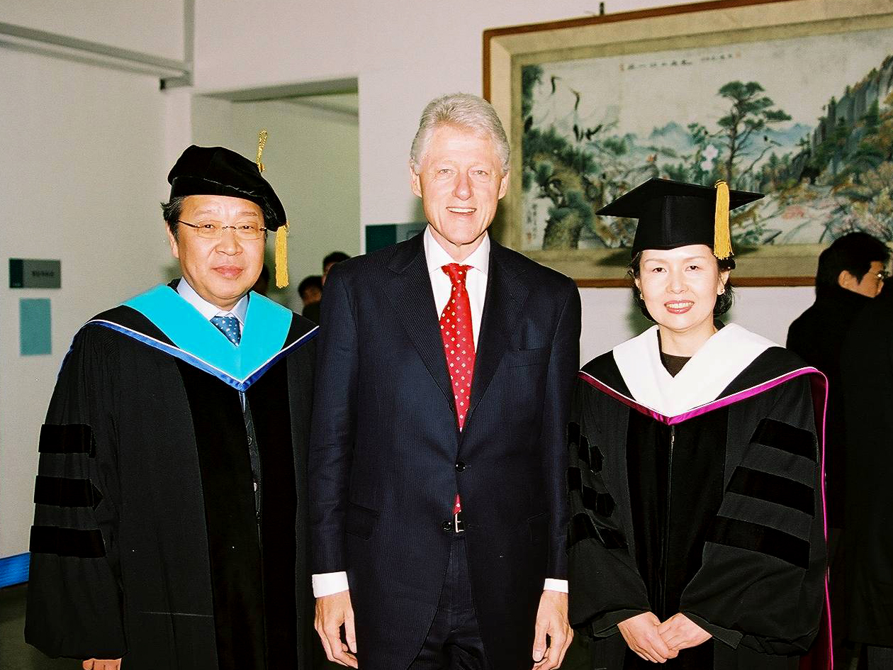 빌 클린턴 전 미국 대통령, 용인대 졸업식 참석
